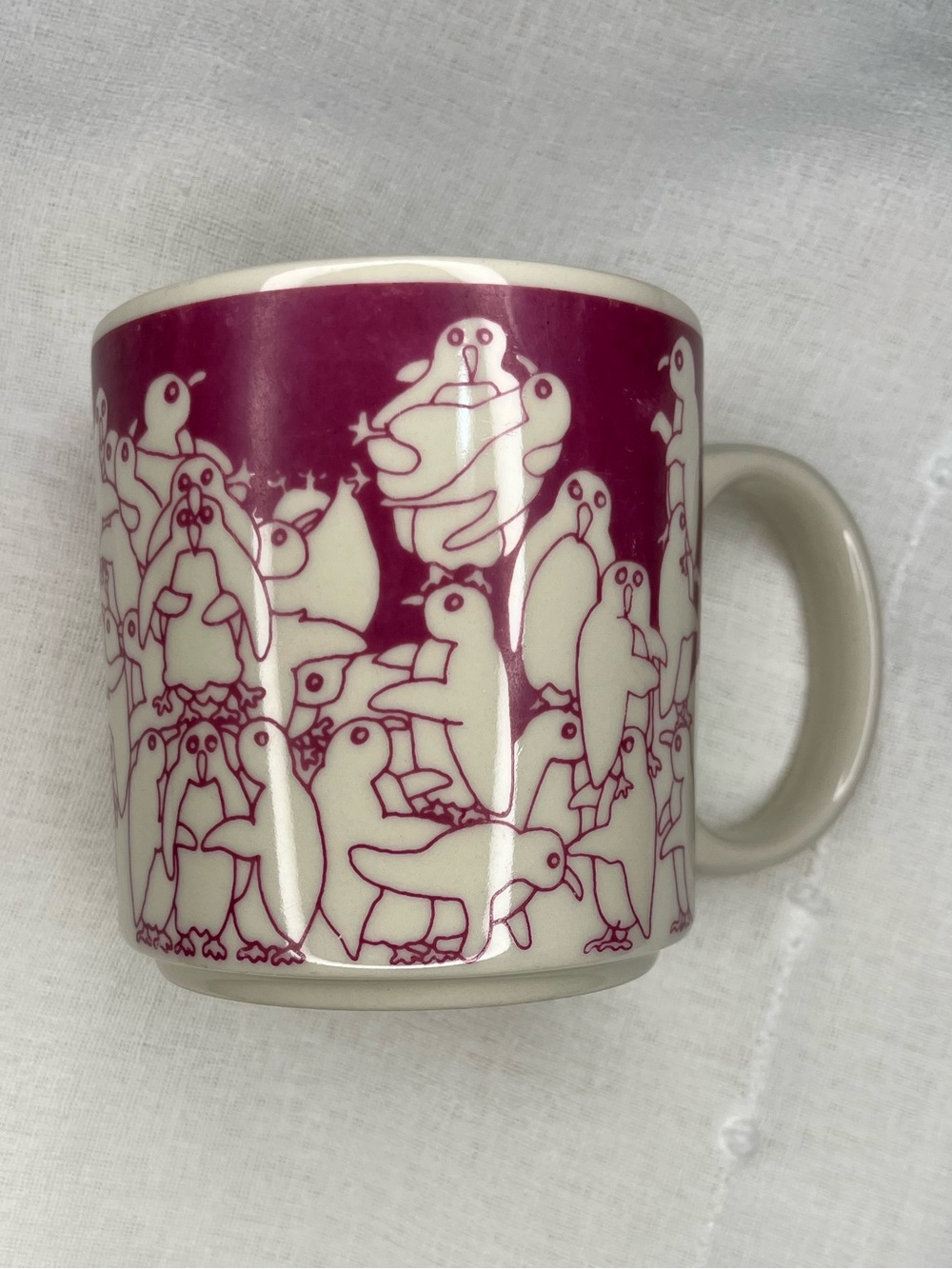 1984 TAYLOR & NG Frolicking Naughty Penguins Mug Nitetime Animates Collection